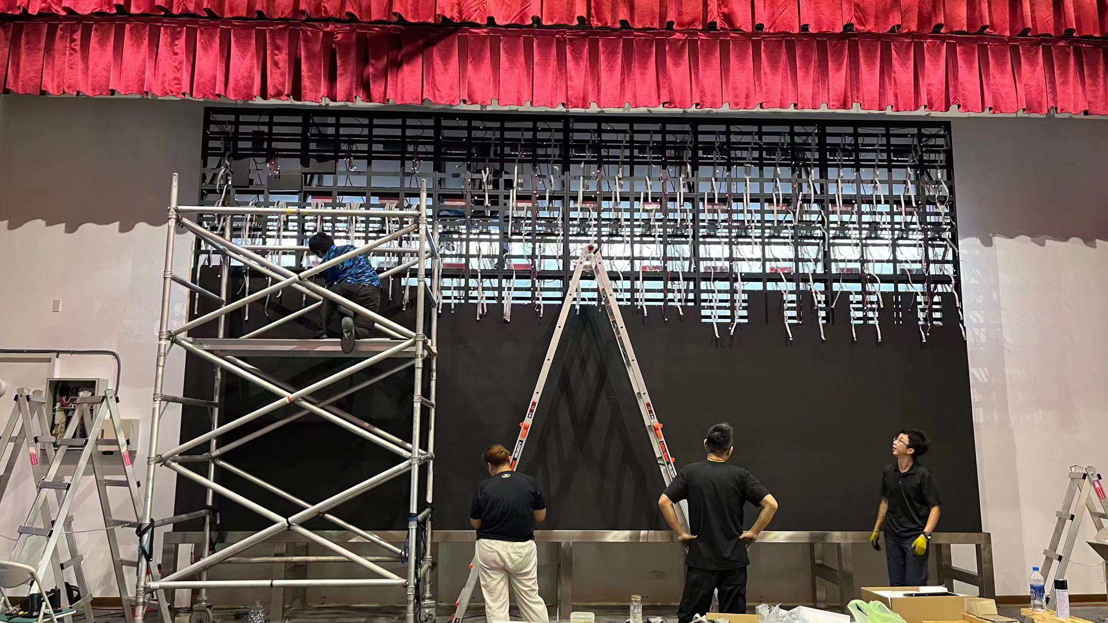Indoor P2.5 LED display1
