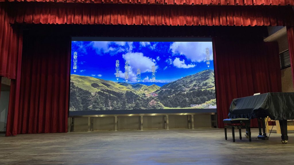 Indoor P2.5 LED display2